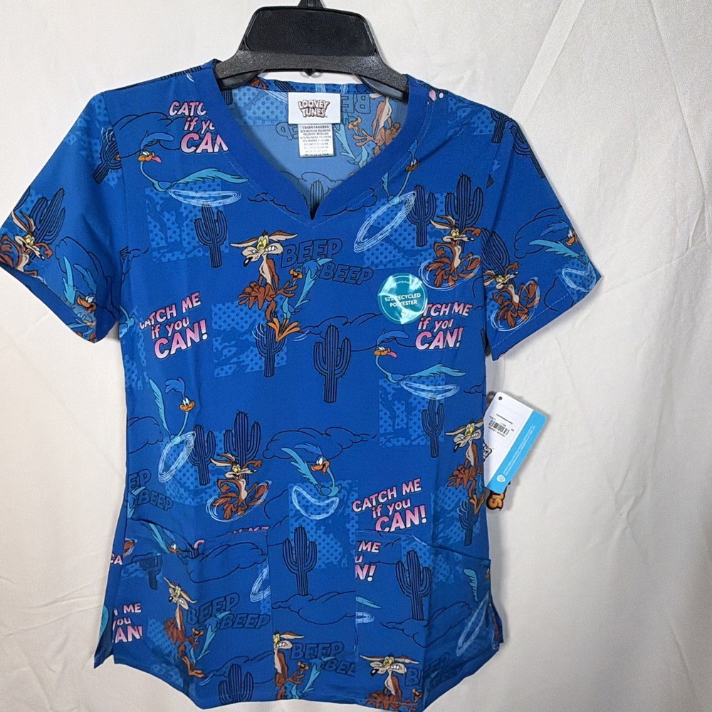 Tooniforms by Cherokee  Road Runner/ Wile E. Coyote Scrub Top Size XS NWT‎